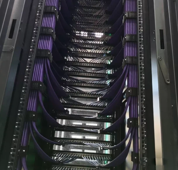 Reverse cable management is performed after the patch panel modules are terminated and tested. The method is to manage the cables from the module to the outside of the cabinet, while also managing the cables in the cable bridge. Reverse cable management is performed after the patch panel modules are terminated and tested. The method is to manage the cables from the module to the outside of the cabinet, while also managing the cables in the cable bridge.