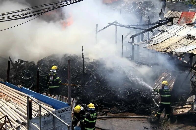 The acid gas and smoke produced during combustion are minimal, greatly enhancing fire resistance and flame retardancy. Especially under conditions involving water spray and mechanical shock/vibration, the cable can still maintain circuit integrity. The acid gas and smoke produced during combustion are minimal, greatly enhancing fire resistance and flame retardancy. Especially under conditions involving water spray and mechanical shock/vibration, the cable can still maintain circuit integrity.